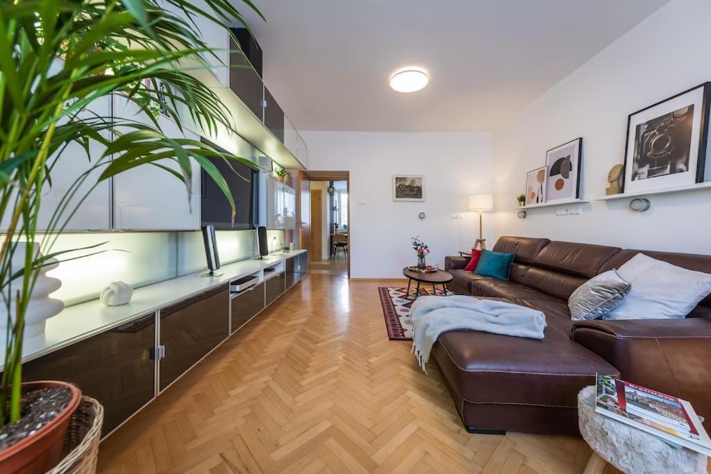 I & I Apart, Garage - Historical Old Town Apartman *